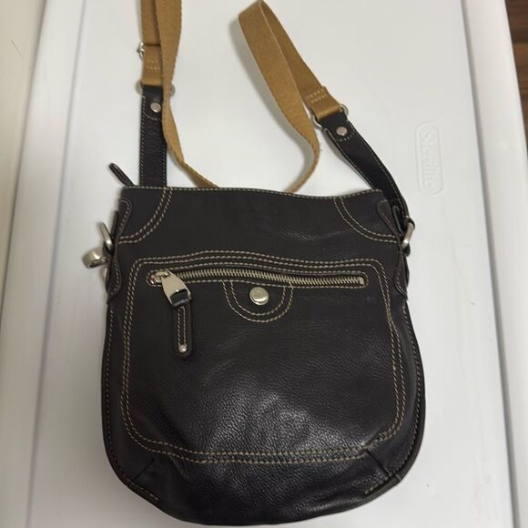 B. Makowsky Black Pebble Leather Cross Body Crescent Shape Bag. - Picture 2 of 8